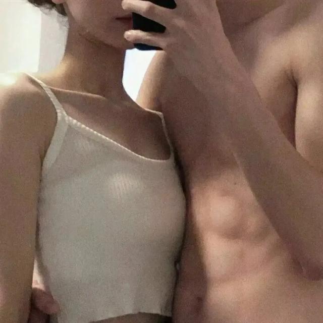 清新美丽的微信头像:大家有没有骚炸天的情侣头像