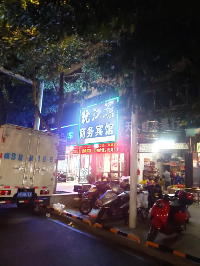 女子身患艾滋病但坚持卖淫,多名嫖客被传染,女子行为如何定性？