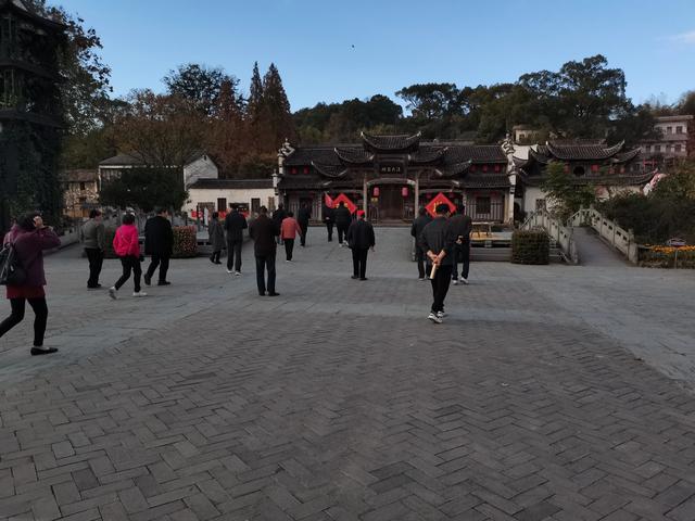 骆琦家庭背景:一个中年丧夫的女人，十年没有再找，她是怎么熬过来的
