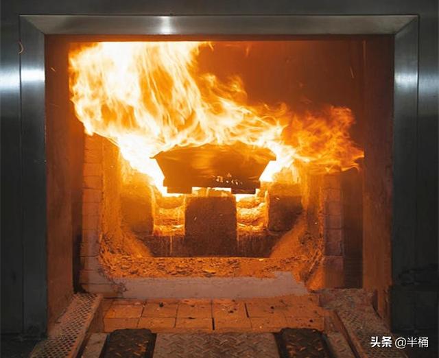 黄利辉干尸:如果人掉进钢水里，会发生什么？是先感到疼痛还是没有疼就化了？