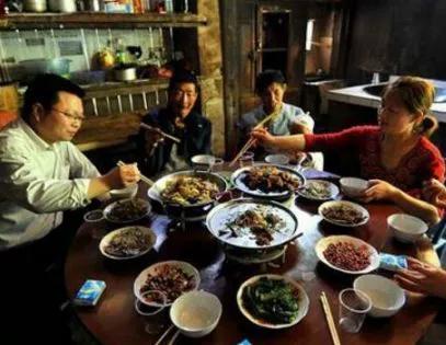 送小狗回家教案托班:我是保姆，雇主每到周末带我回娘家照顾她生病的母亲，这合理吗？