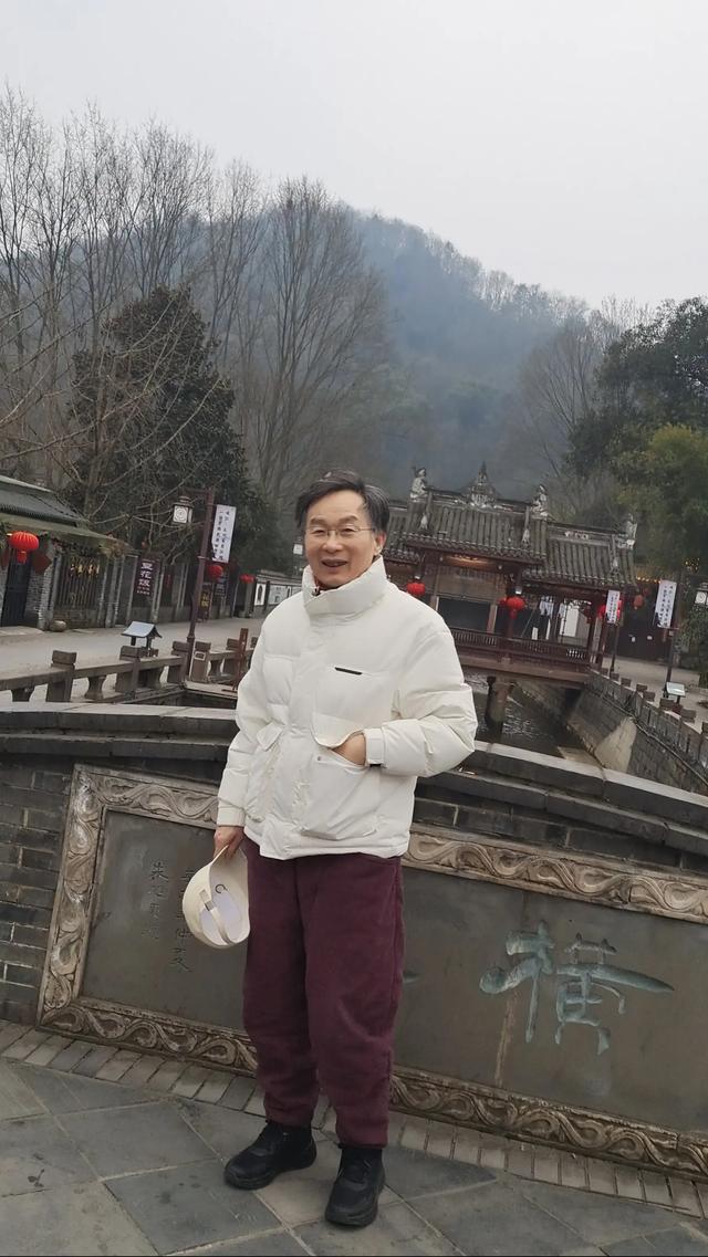 一个月内看完道德经和易经,并基本搞懂字面意思有可能吗？