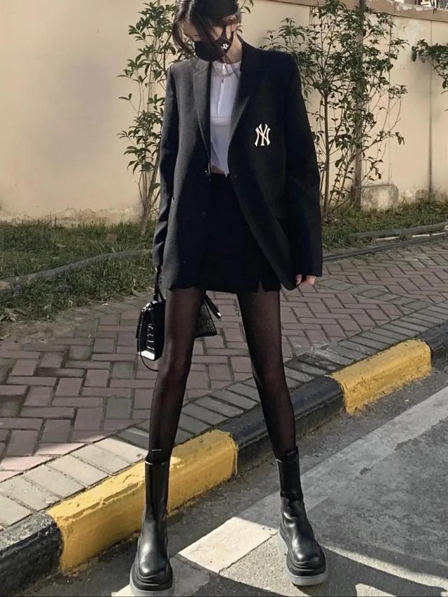 夏天穿丝袜为什么有的人脚会臭？