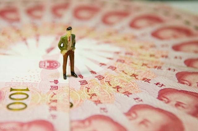 老公工资5000,我一套化妆品就3500,该离婚吗？