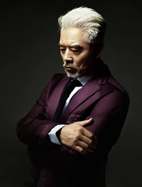中年男性白发较多,不染不推光,适合留什么发型?-图14