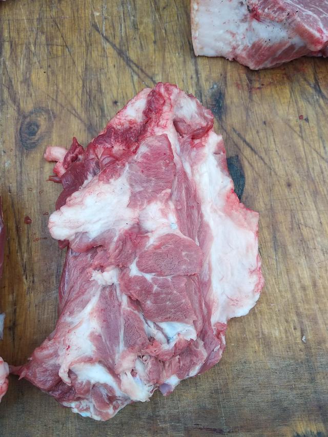 糟头肉是什么肉，老人常说“割肉不割槽头肉”，是什么意思