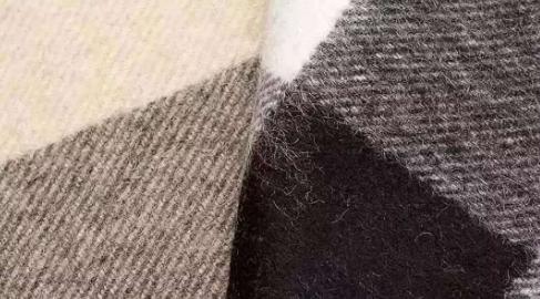 为什么人们在专柜上面买的很贵的衣服，地摊上几十块钱就能买到类似款式的？插图44