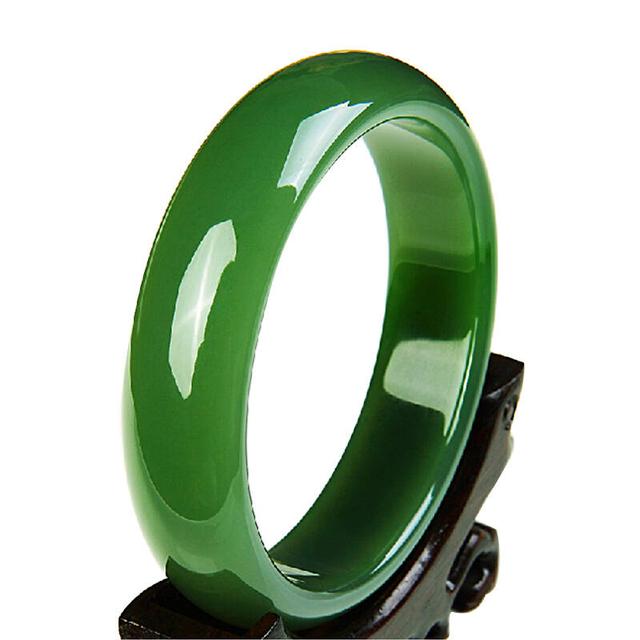 和田碧玉和俄罗斯碧玉怎么分别,和田碧玉和没有猫眼的俄碧哪个价格高一点？