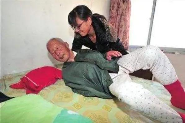 送小狗回家教案托班:我是保姆，雇主每到周末带我回娘家照顾她生病的母亲，这合理吗？