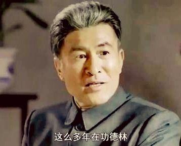 杜聿明简介:1959年，杜聿明被特赦后，为何功德林里的战犯有很大的反响？
