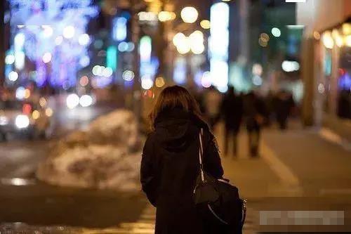 女大学生为何堕落吸大麻，为什么现在的女大学生越来越开放了，这样真的好吗