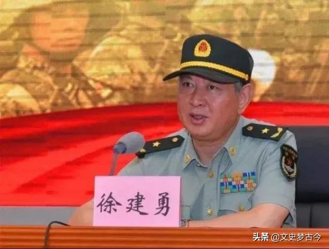 一个集团军里面有多少个少将？