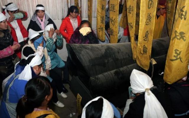 诈尸事件:恐怖片中猫猫为何不能接近死人