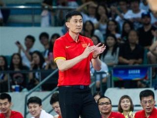 张萌与老公首同场曝光:中国男篮即将迎来两场比赛！12人大名单，杜锋该如何选择？