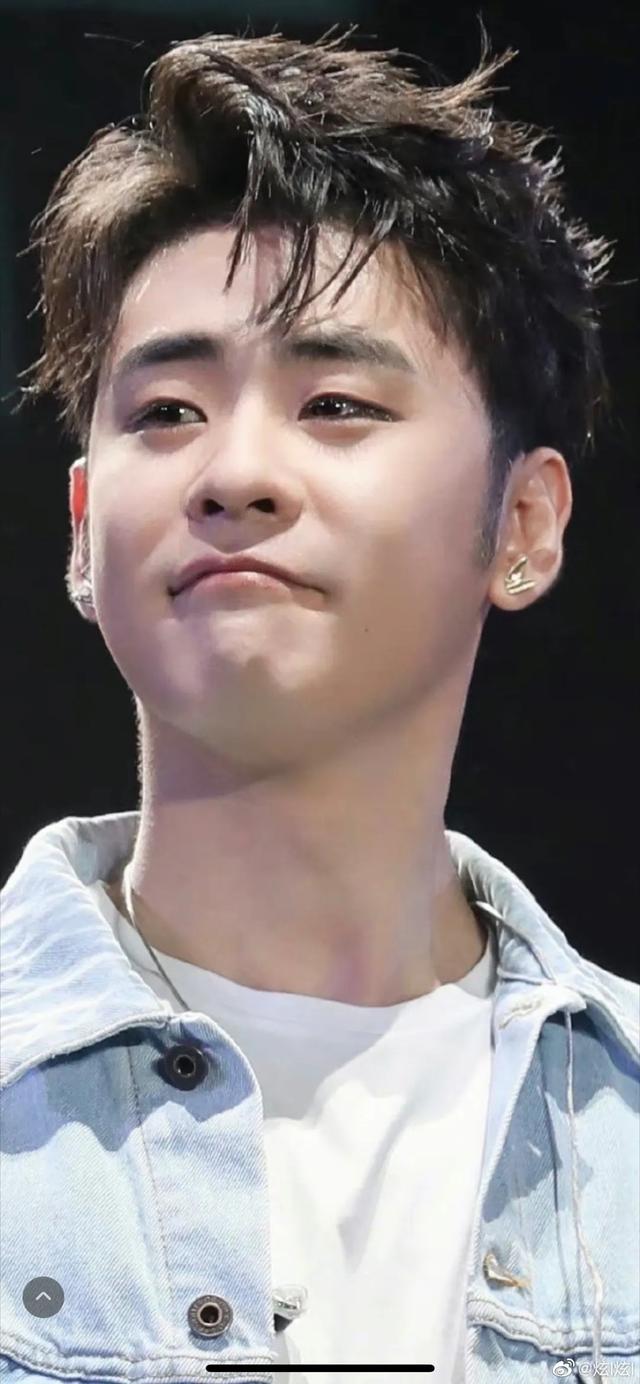 有喜欢德云社相声演员郎昊辰的吗你觉得他的颜值和张云雷比怎么样