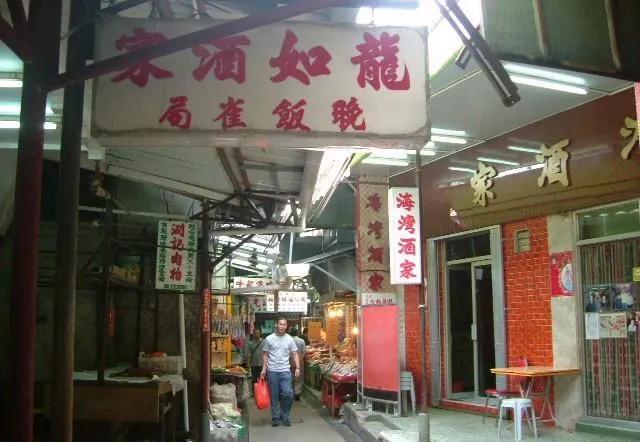 街边的一些饭馆看起来生意不错，为什么会开不下去