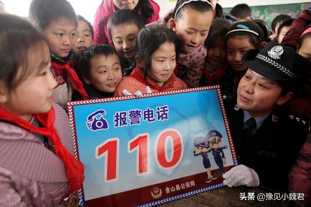 带宠物鸭扫大街萌坏路人:河北两女孩被4条恶犬围攻，狗主人就在旁边观看，这事你怎么看？