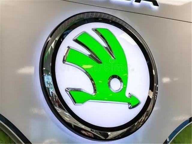 斯柯达车标是印第安人草帽子,然后是绿色的,所以说是绿帽子车标其他