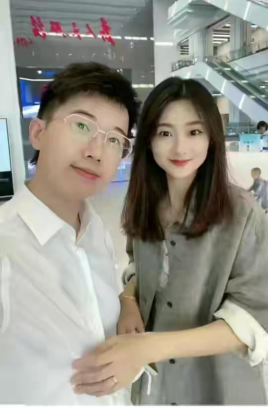网红车模苏宁官宣结婚你想到了什么你有什么想说的保时捷媳妇当车模