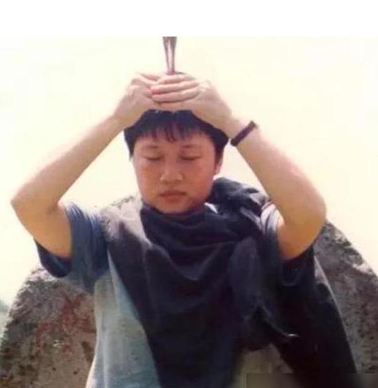 李娜为何出家:著名歌星李娜为什么会出家？