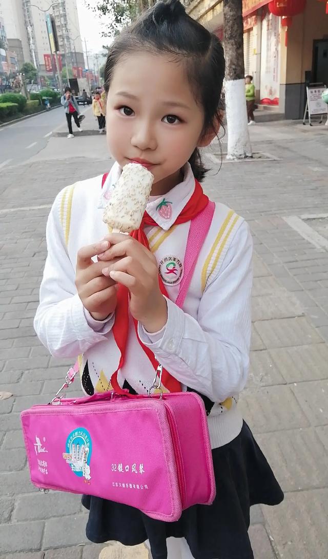 李娜图片:李娜如果不遁入空门，其在歌坛的地位能超越那英吗？