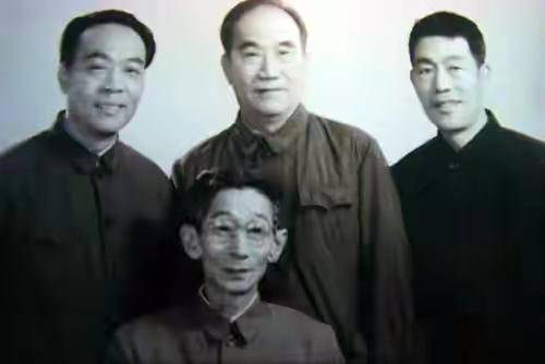 杨少华个人资料简介:杨少华真的是海清吗？为什么他的师承在相声界一直都有争议？