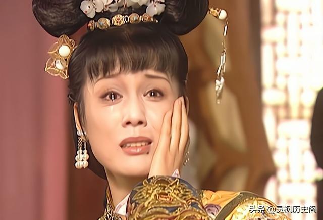 《康熙王朝》中容妃是康熙最喜欢的妃子，为什么会被康熙送入宗人府，后来又杀死所有看见她刷马桶的人？插图36