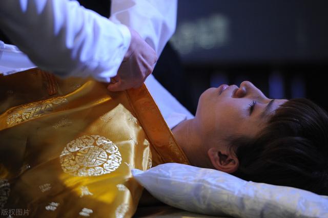 火化需要脱寿衣吗?