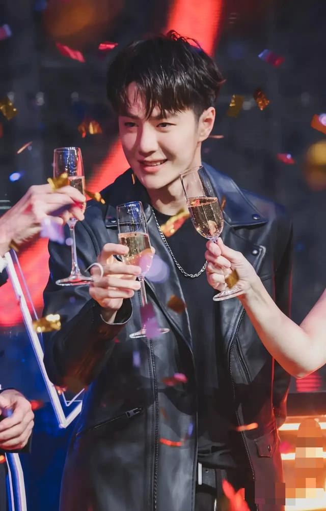 王一博关注孙红雷:如何评价孙红雷微博配图是王一博这件事？