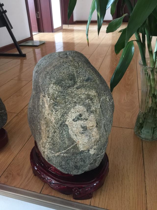 有没有观赏和收藏价值聆听指点其他网友回答:我有一方涪江石:白龙马过