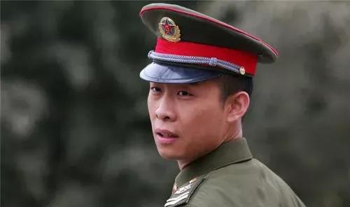 第四,高诚调任师侦察营副营长,来向王团长告别.