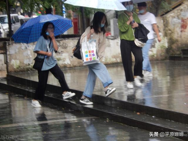 潍坊发文规范家校群，禁止老师群里发成绩点名批评，对此你怎么看