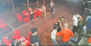 唐山救狗事件:20年前我曾经以一敌十，但唐山烧烤店行凶事件，你敢施救吗？