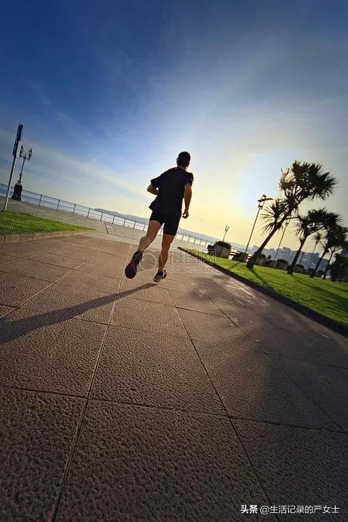 早上跑步的好处(长期凌晨5:30起来跑步1个小时,人会怎么样?