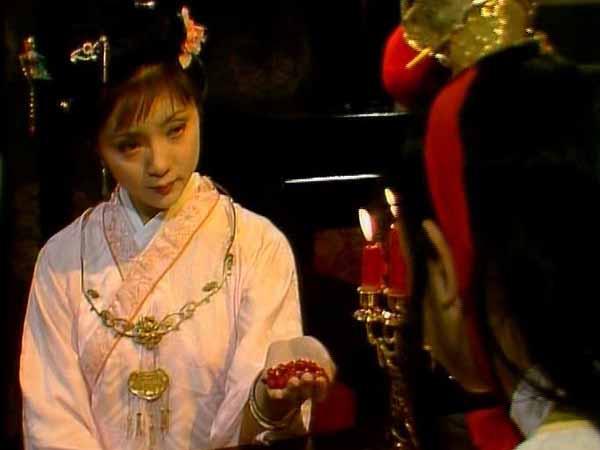 嘿,以宝钗对宝玉的了解,她岂能不知道宝玉最喜欢"在内帏厮混",最愿意