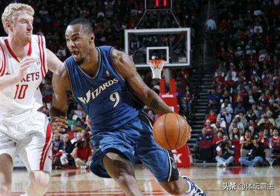 布鲁克洛佩斯:易建联效力NBA期间搭档过哪些全明星队友