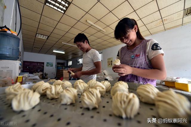 男友创业女友该不该等，现实生活中，夫妻二人到底该不该合伙一起创业