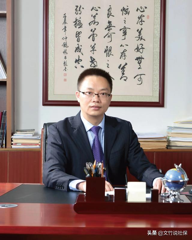 国企中的纪委书记是公务员吗？一般对应什么级别？