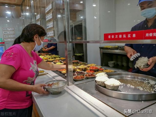 若全国普及社区食堂你赞成吗，如何看待中国人民公安大学食堂不卖韭菜馅包子、饺子、菜饼