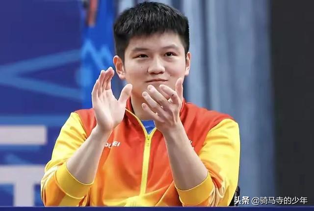 乒乓球李晓霞:奥运冠军李晓霞对战乒乓球机器人？谁会胜出？