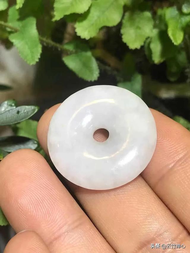 翡翠假皮子图片,有和我一样买过假翡翠手镯的嘛？