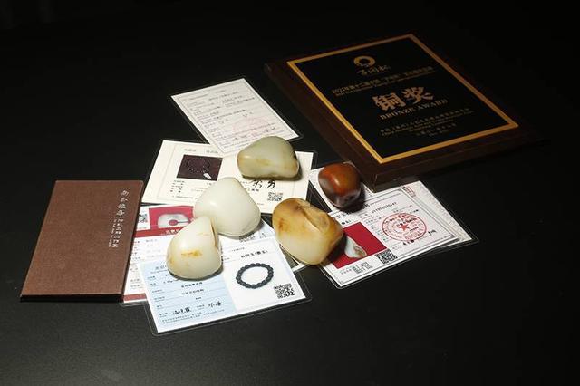 怎么鉴别一块石头是不是玉？插图29