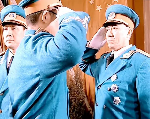 张万年:亮剑中给李云龙二十箱手榴弹的张万和是什么级别？能授什么军衔？