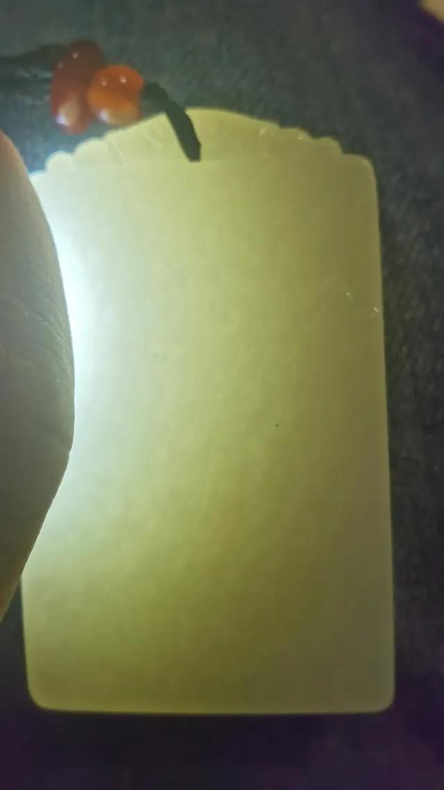 如何看一块玉值不值钱,买了一块玉，大家看看是什么料值多少钱？