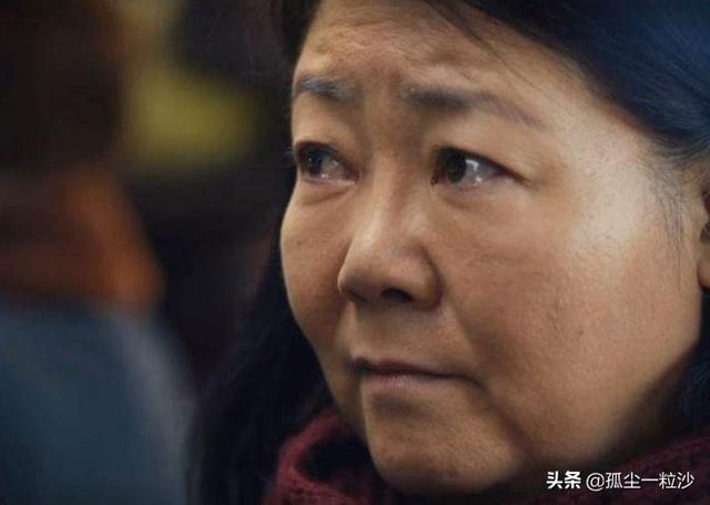 同样是“母亲专业户”,把萨日娜和宋春丽放在一起看,差别在哪？