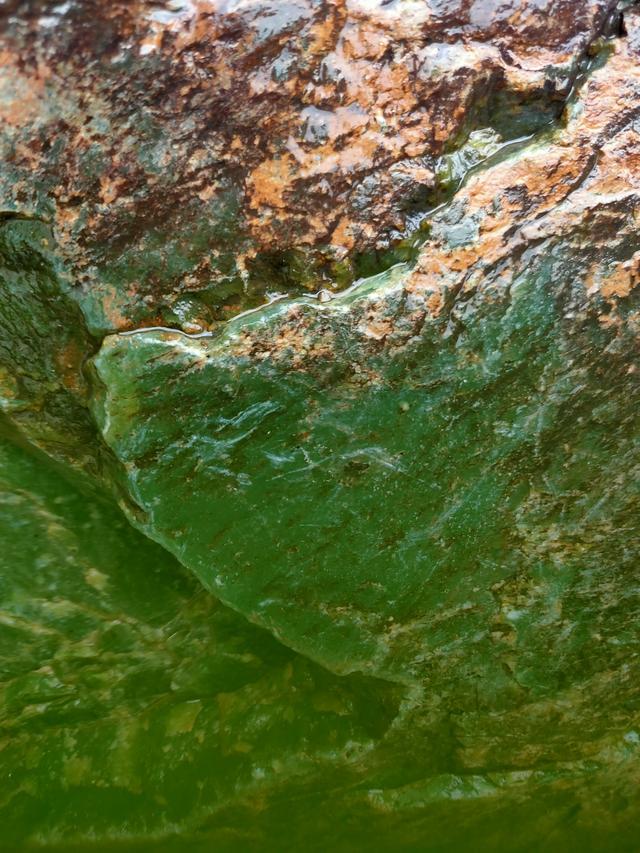 和田碧玉的等级和价格表,和田碧玉和没有猫眼的俄碧哪个价格高一点？