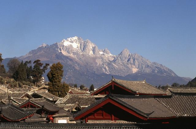 去旅游时你会选择参团旅游吗，你觉得参加旅行社报团旅游值得吗？为什么？