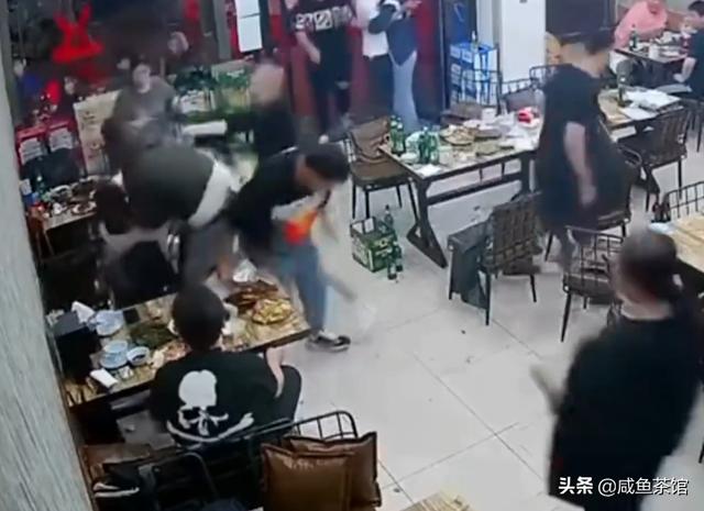 唐山救狗事件:唐山打人事件，如果旁人上前制止并打伤施暴者，属于见义勇为吗？