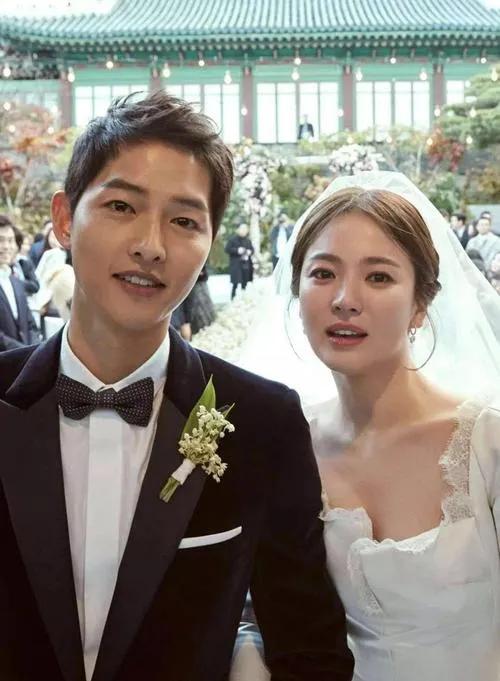 李湘王岳伦离婚了吗:王岳伦和李湘离婚，到底是谁先出轨，娱乐圈怎么离婚这么容易