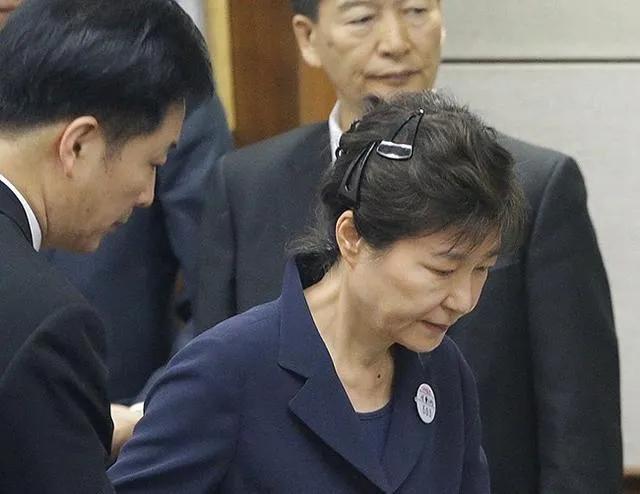 尹民秀:有什么好看的长篇小说可以推荐？